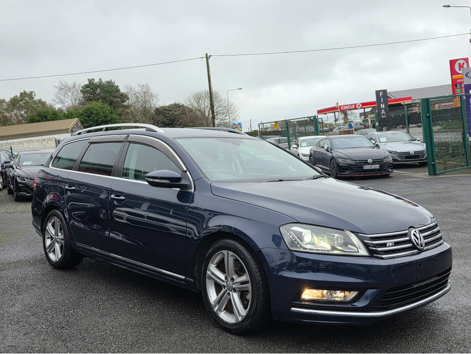 2015 Volkswagen Passat - image 2