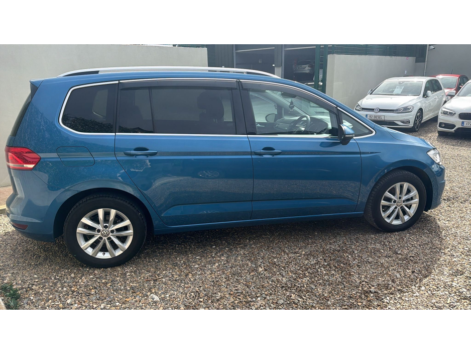 2019 Volkswagen Touran - image 4