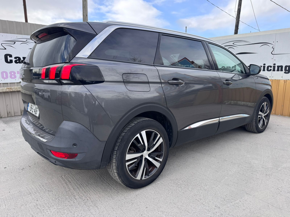 2019 Peugeot 5008 - image 2