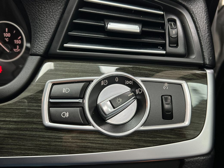 2016 BMW 5 Series - image 26