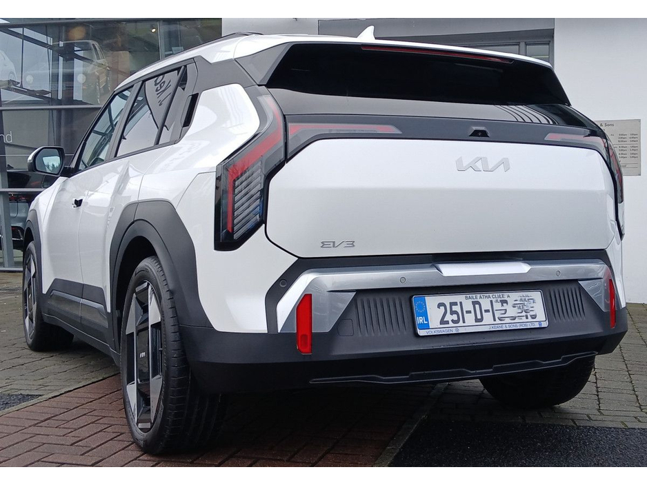 2025 Kia EV3 - image 6