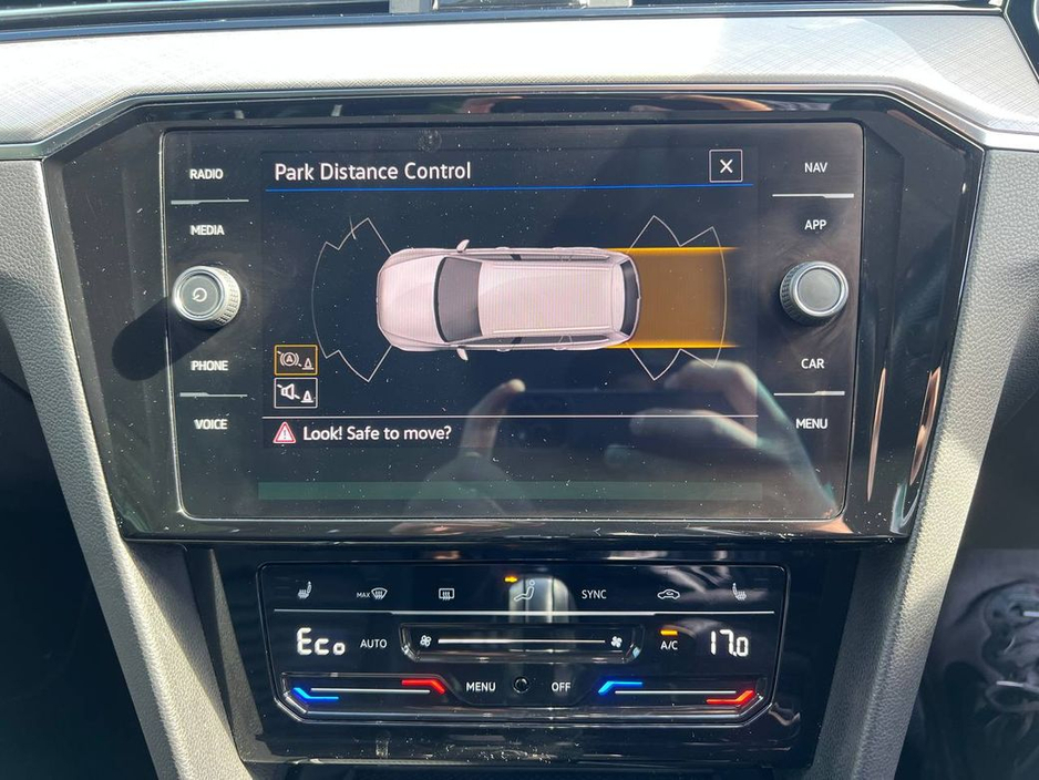 2022 Volkswagen Passat - image 7