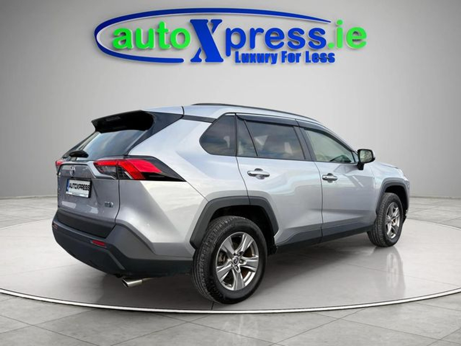 2022 Toyota Rav4 - image 12