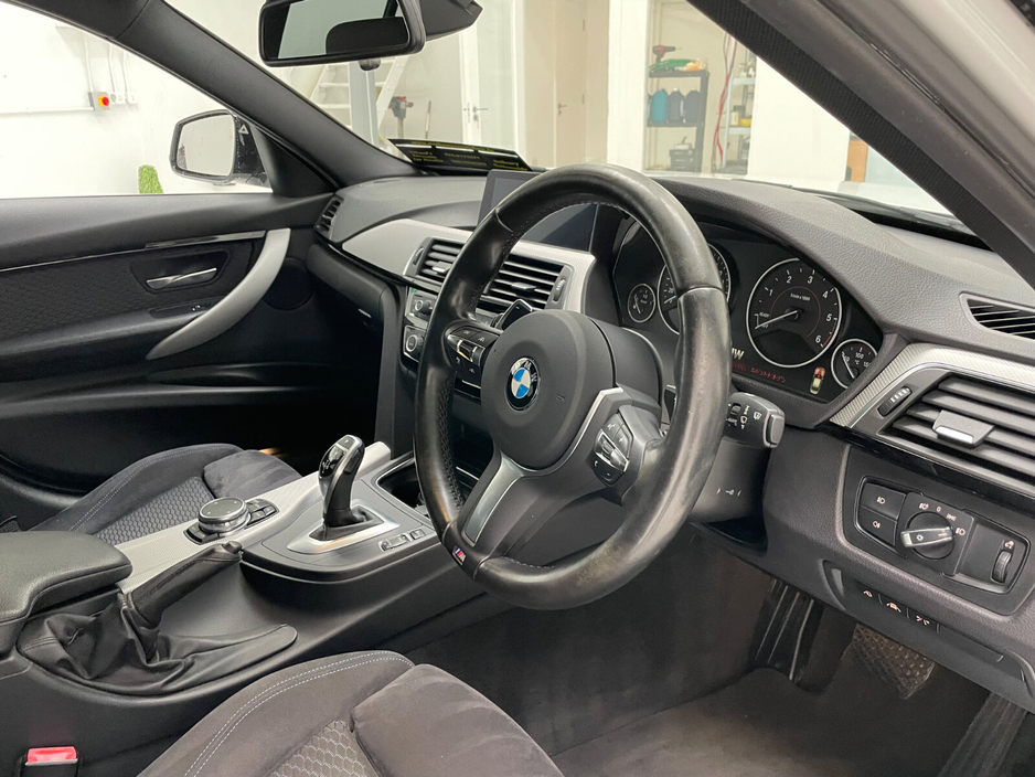 2016 BMW 3 Series - image 12