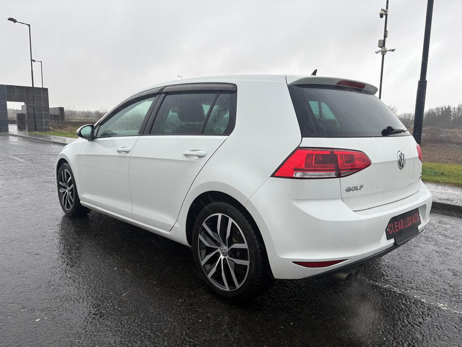 2016 Volkswagen Golf - image 4