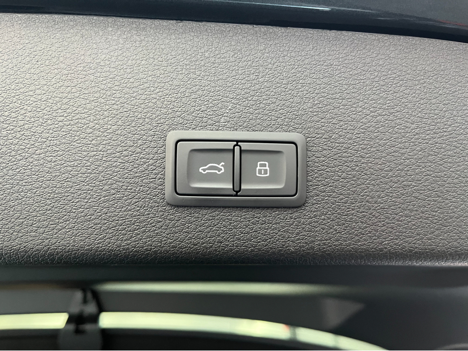 2021 Audi e-tron - image 8