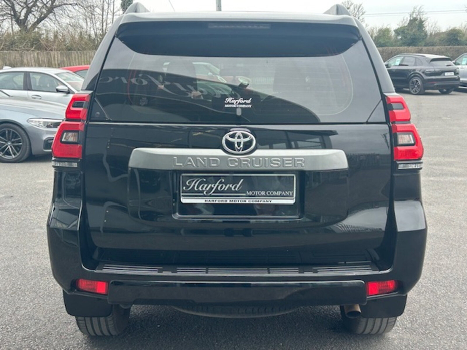 2018 Toyota Landcruiser - image 8