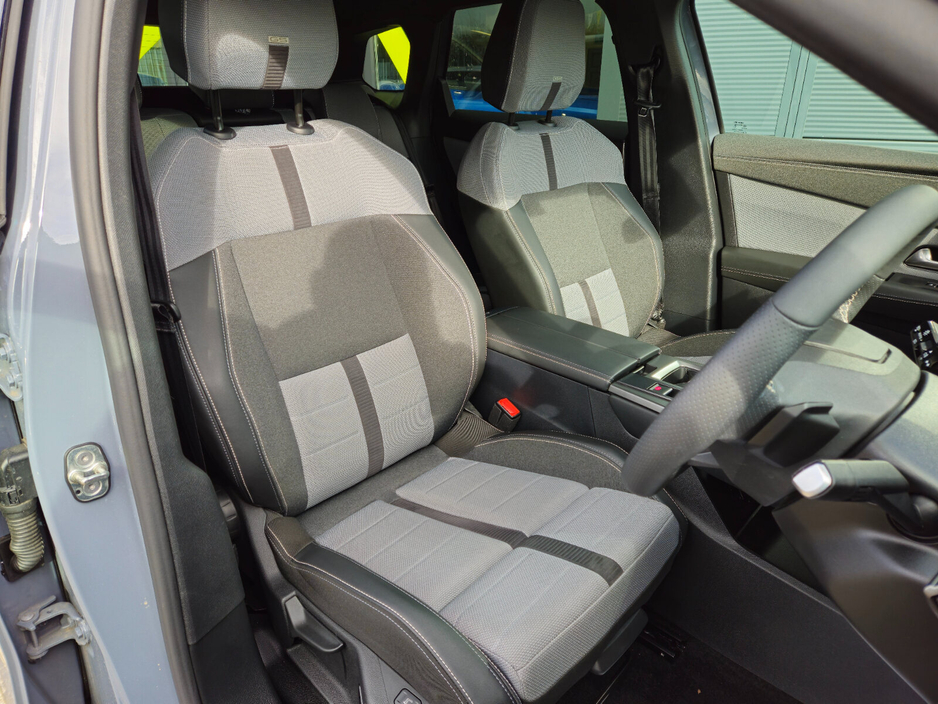 2025 Opel Grandland - image 18