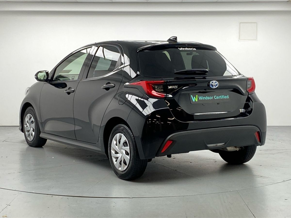 2021 Toyota Yaris - image 13