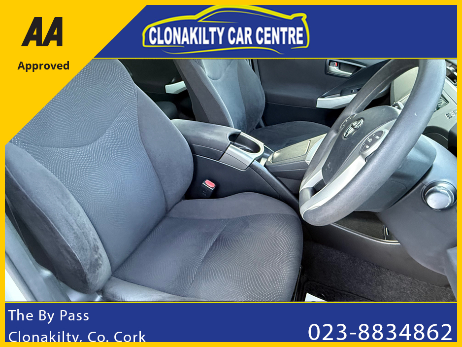 2014 Toyota Prius - image 11