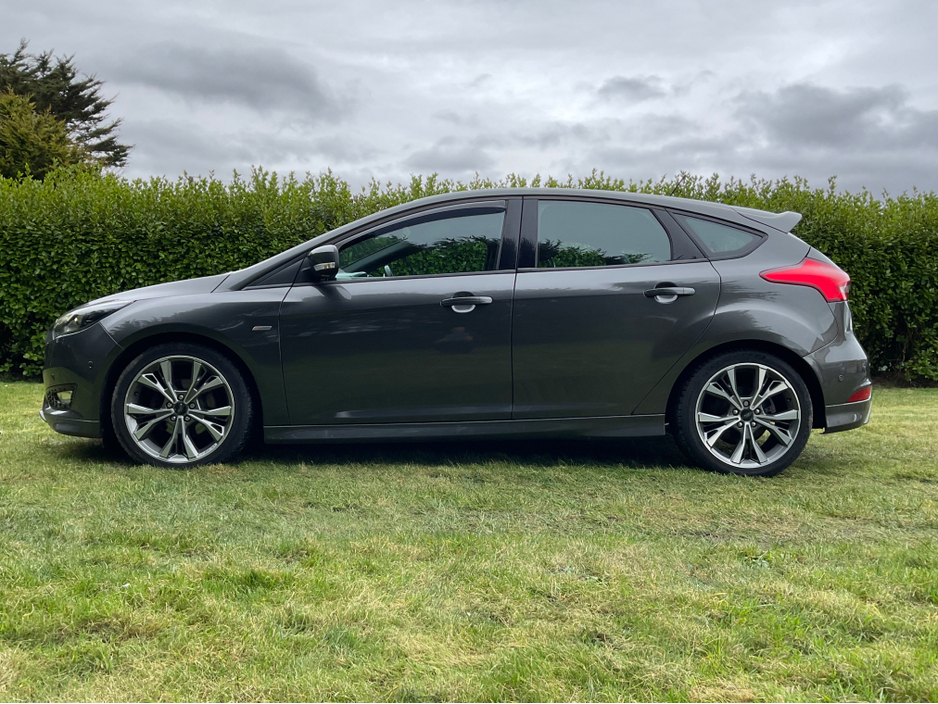 2017 Ford Focus - image 8