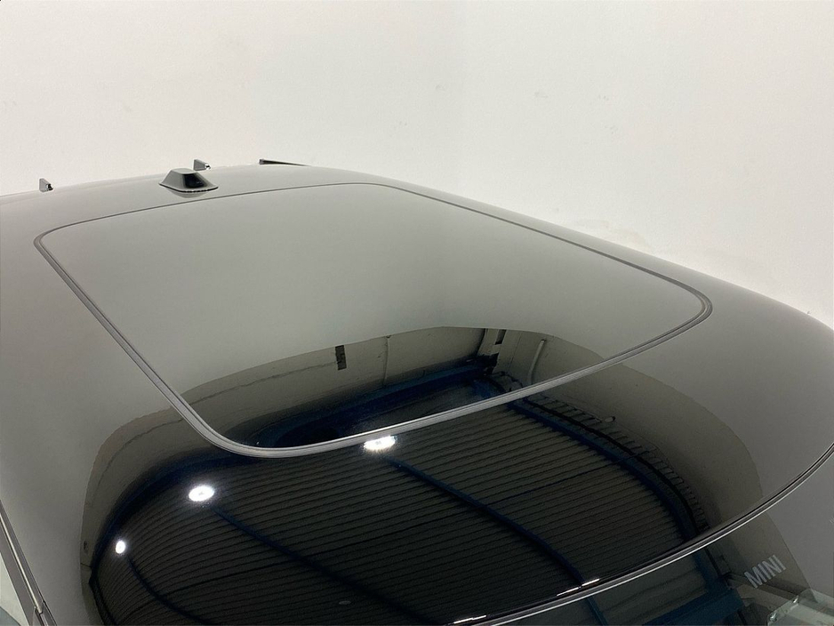 2025 MINI Hatch Cooper E €31,950