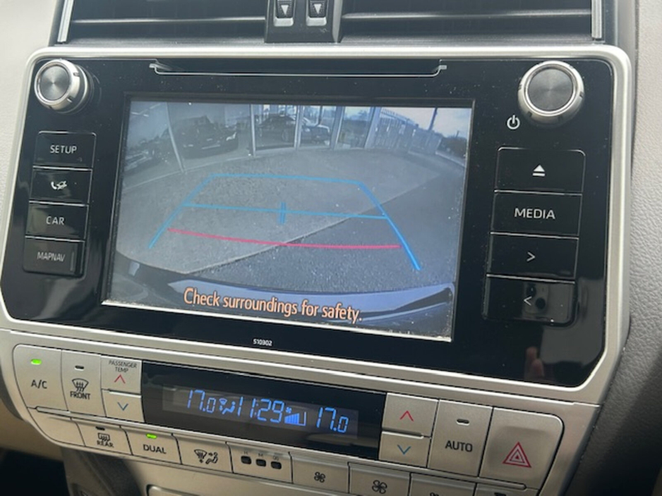 2018 Toyota Landcruiser - image 21