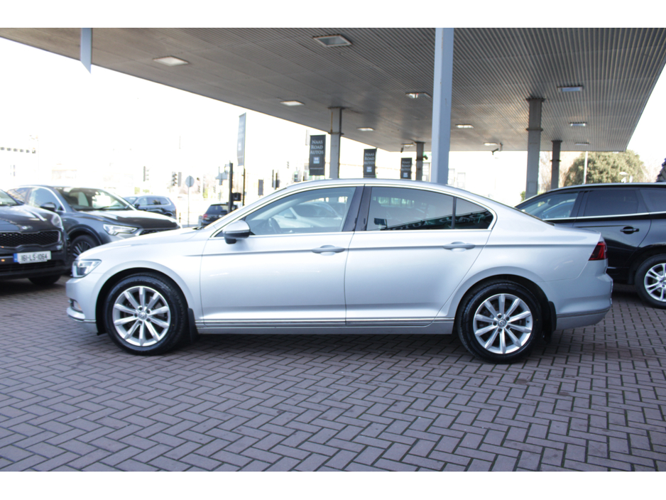 2015 Volkswagen Passat - image 7