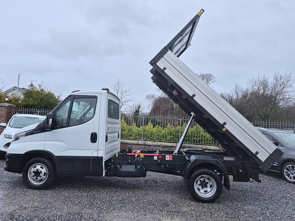 2021 Iveco Daily T35-140  Tipper with 3 seats in front and flashing beacon lights, only 39,000 miles.