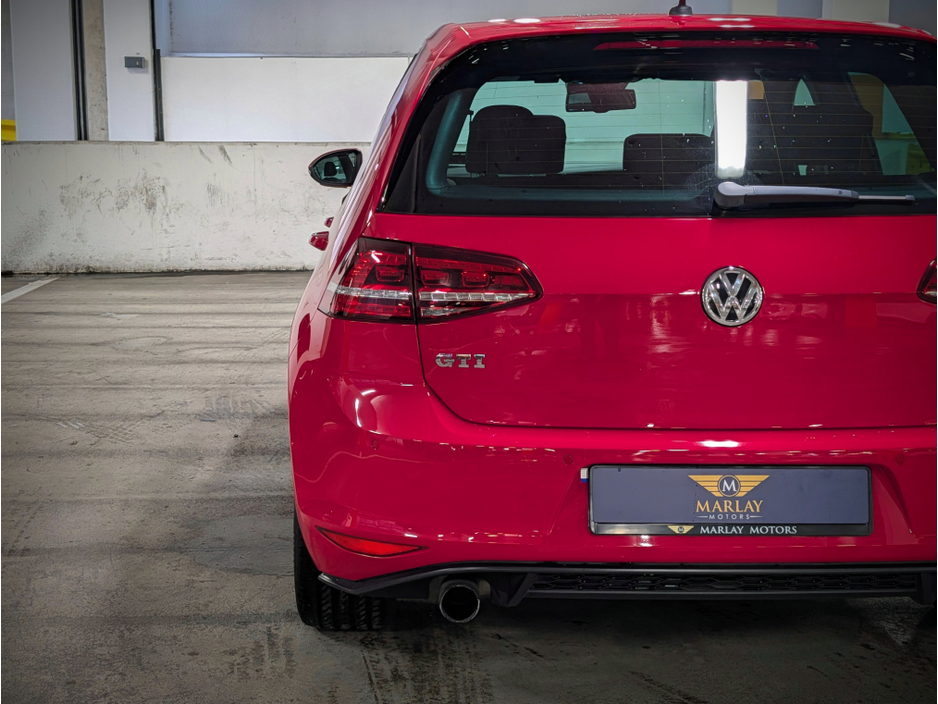 2015 Volkswagen Golf - image 12