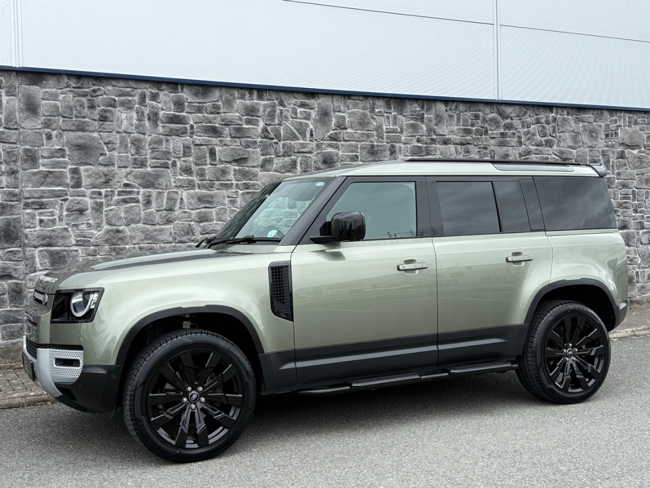 2021 Land Rover Defender - image 8