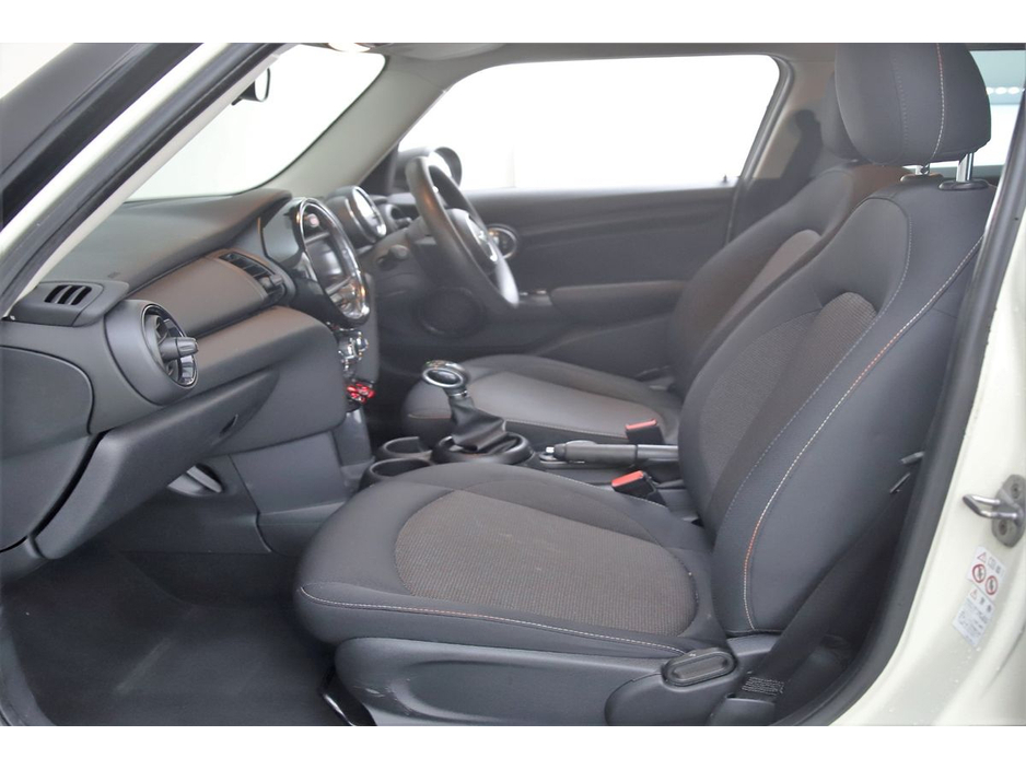 2017 MINI Hatch 1.5 AUTO 5DR *1 YEARS WARRANTY* €15,990