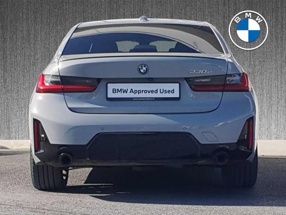 2023 BMW 3 Series - image 15