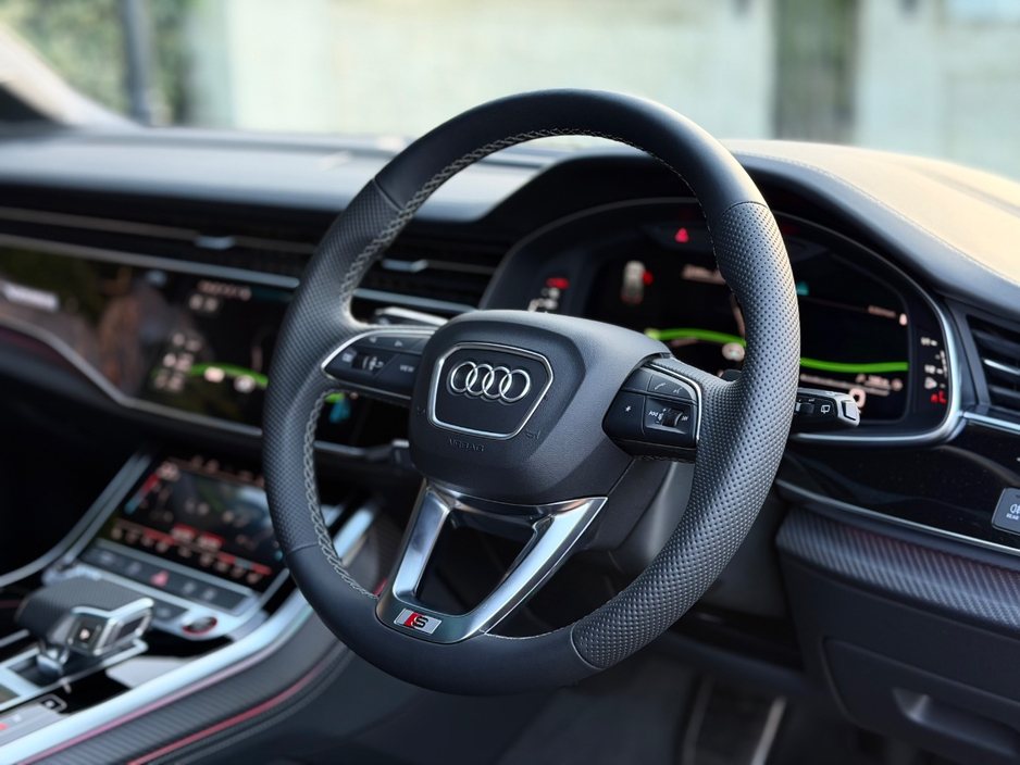 2026 Audi SQ7 - image 12
