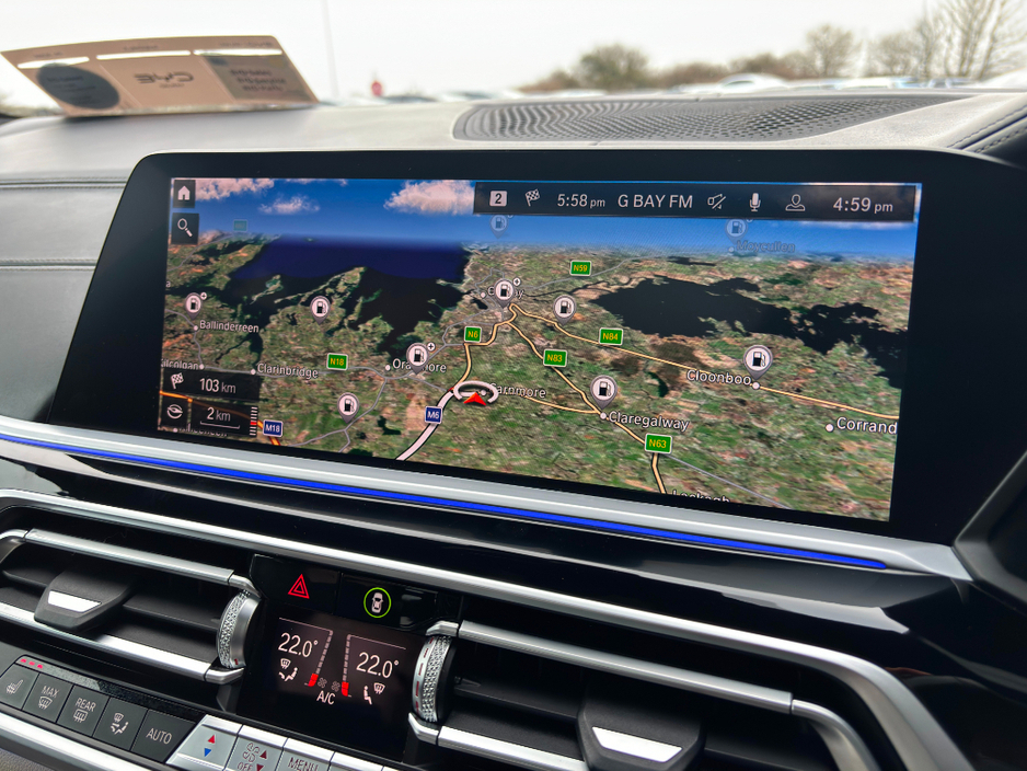 2021 BMW X7 - image 18