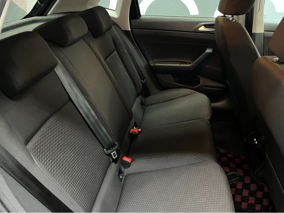 2021 Volkswagen Polo - image 10