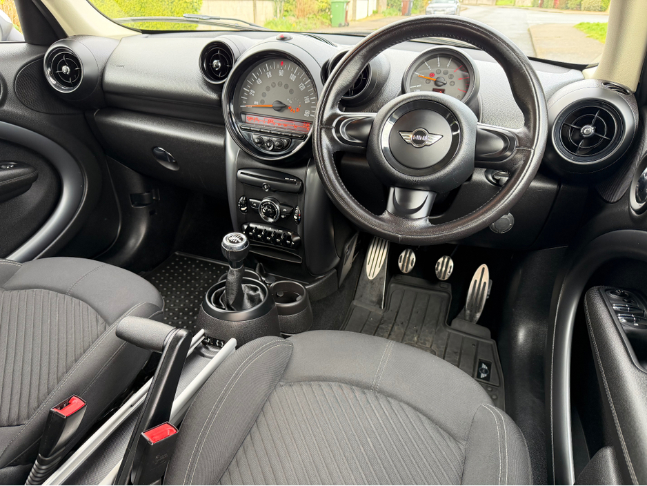 2014 MINI Countryman - image 17