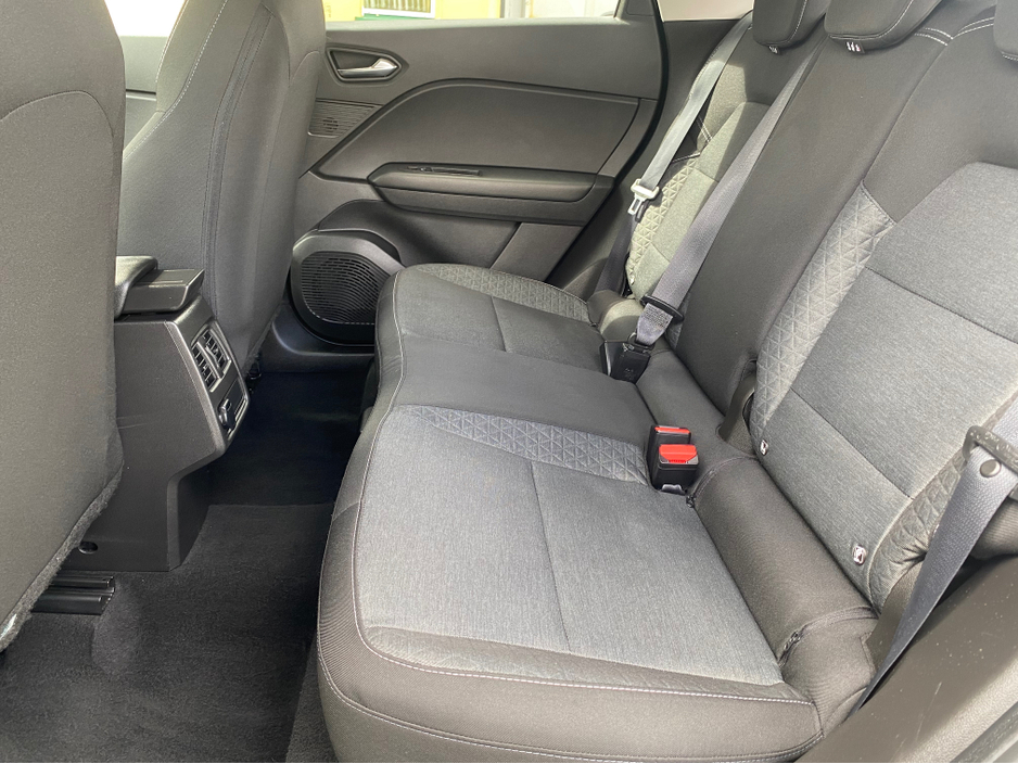 2022 Renault Captur - image 9