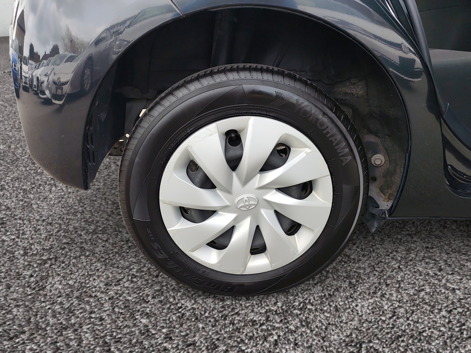 2019 Toyota Vitz - image 19