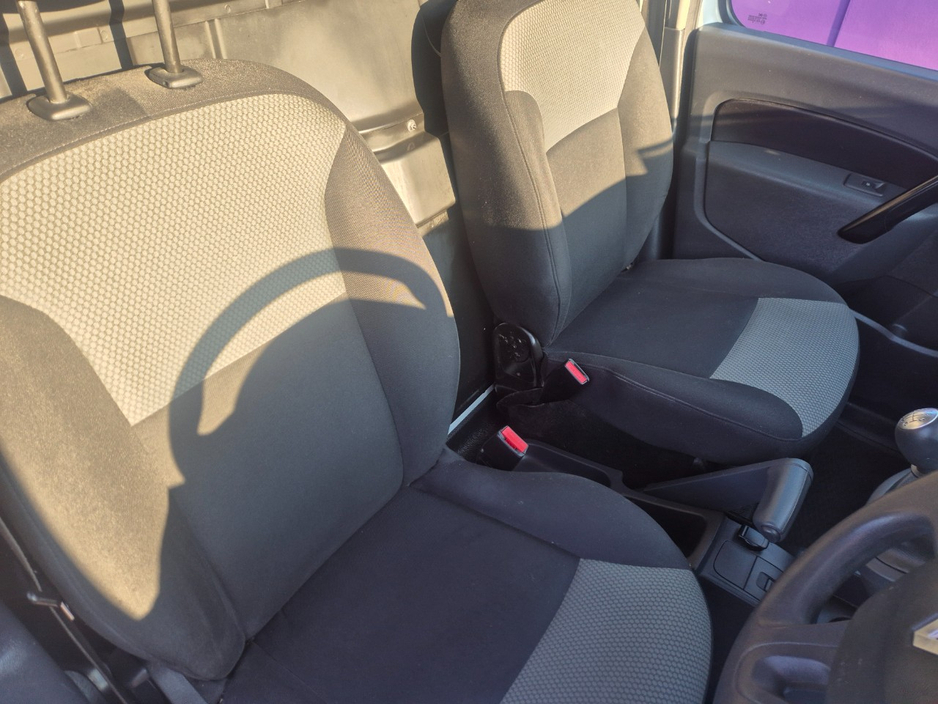 2019 Renault Kangoo - image 8