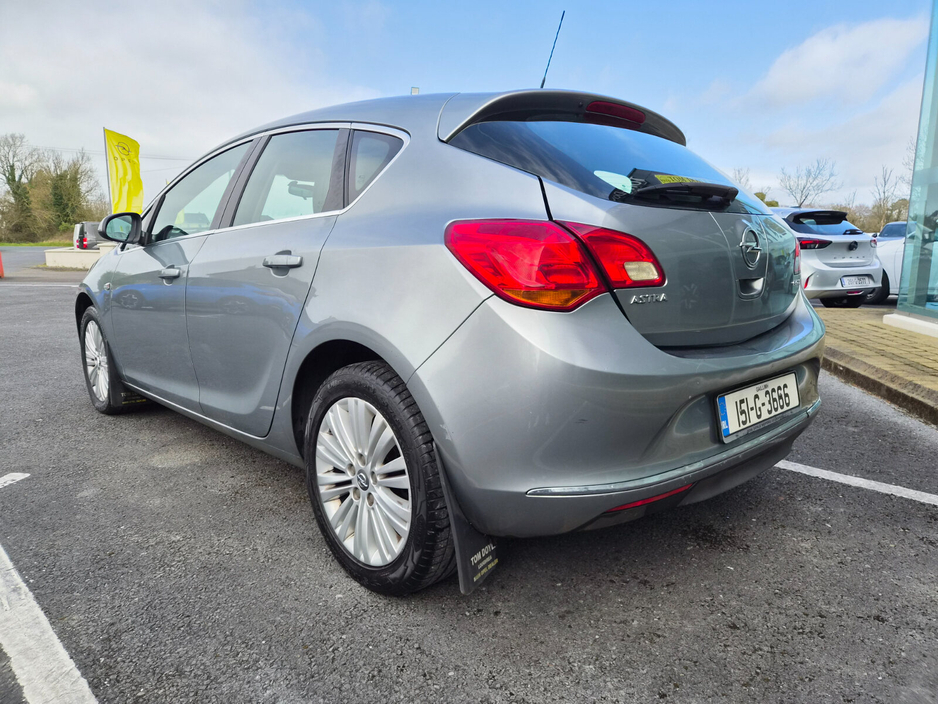 2015 Opel Astra - image 5