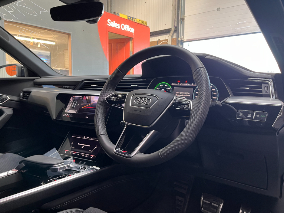 2023 Audi Q8 - image 13