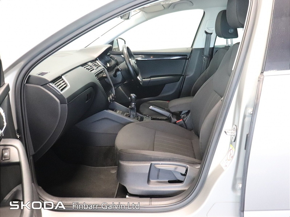 2019 Skoda Octavia - image 4