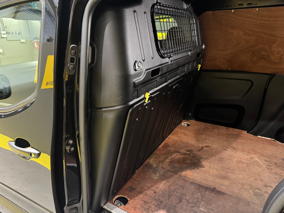 2021 Citroen Berlingo - image 24