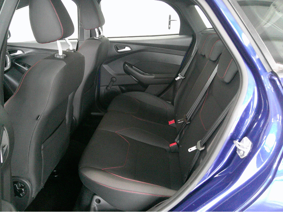 2018 Ford Focus - image 13