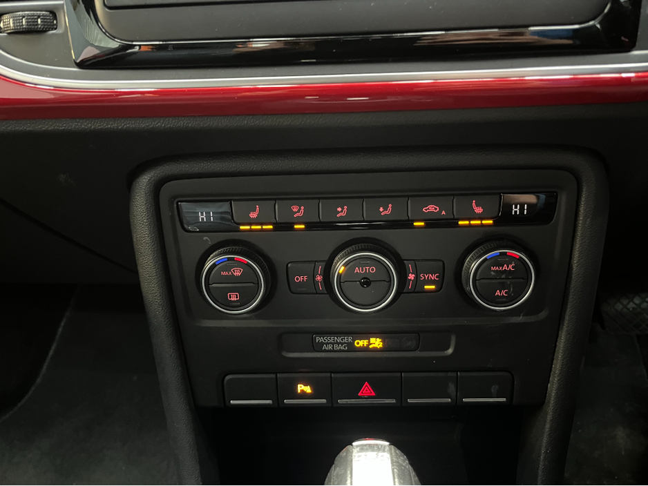 2015 Volkswagen Beetle €11950! 2015 VOLKSWAGEN BEETLE DESIGN LEATHER PACKAGE 1.2 AUTOMATIC / HEATED SEATS / PADDLE SHIFTERS €11,950