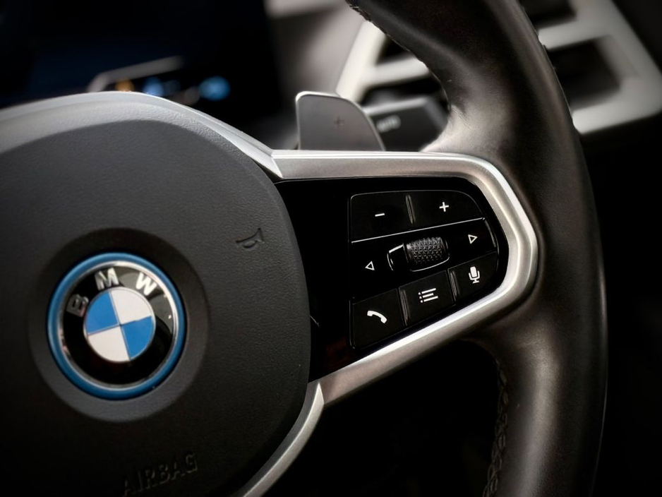 2025 BMW 3 Series - image 19