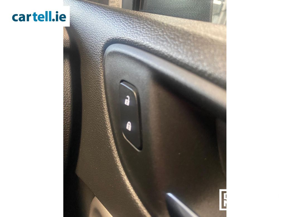 2021 Opel Astra - image 12