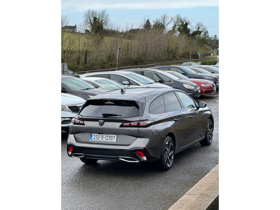 2023 Peugeot 308 - image 4