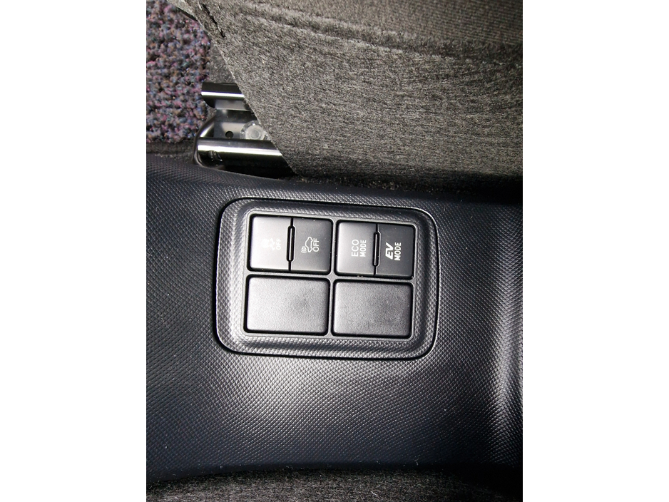 2017 Toyota Aqua - image 25