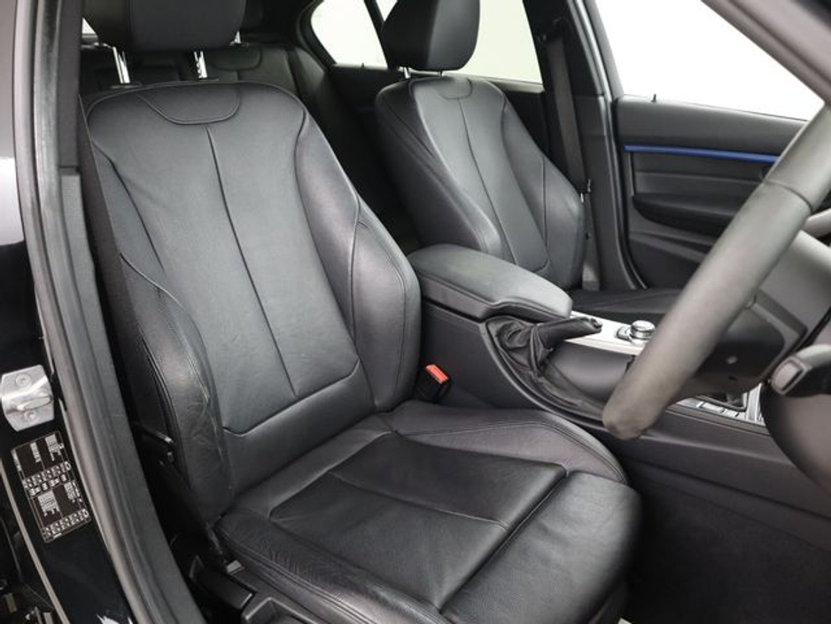 2015 BMW 3 Series - image 10