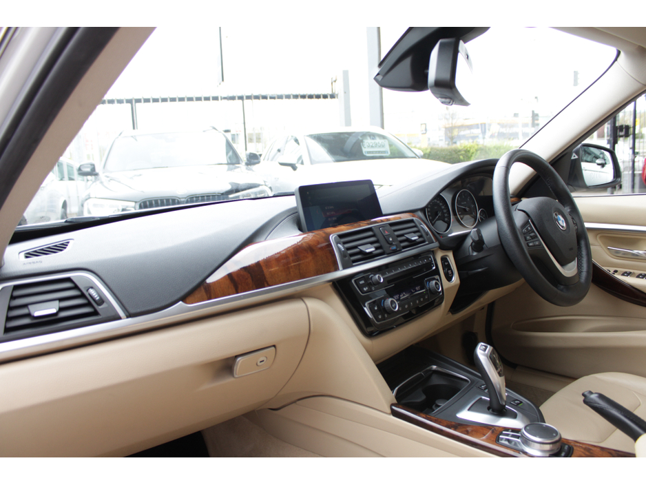 2019 BMW 3 Series - image 22