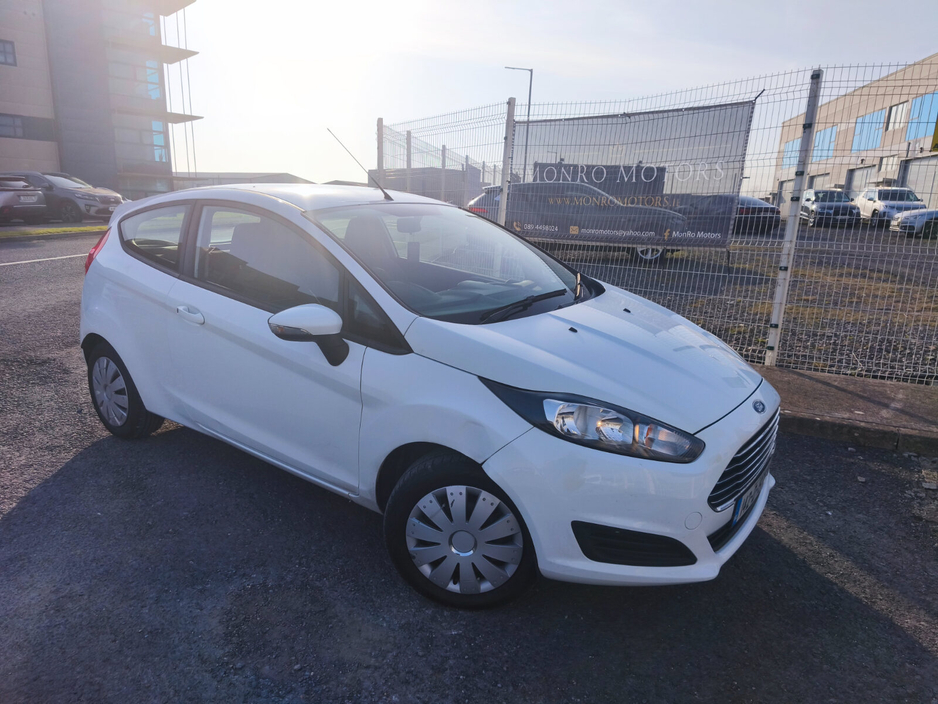 2014 Ford Fiesta - image 2
