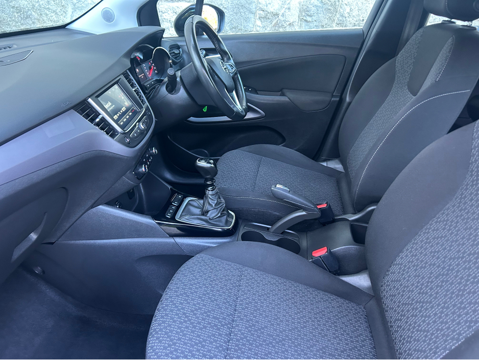 2022 Opel Crossland X - image 7