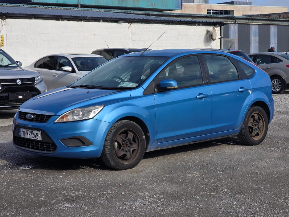 2010 Ford Focus - image 3
