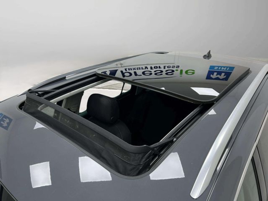 2023 Volkswagen Tiguan - image 19