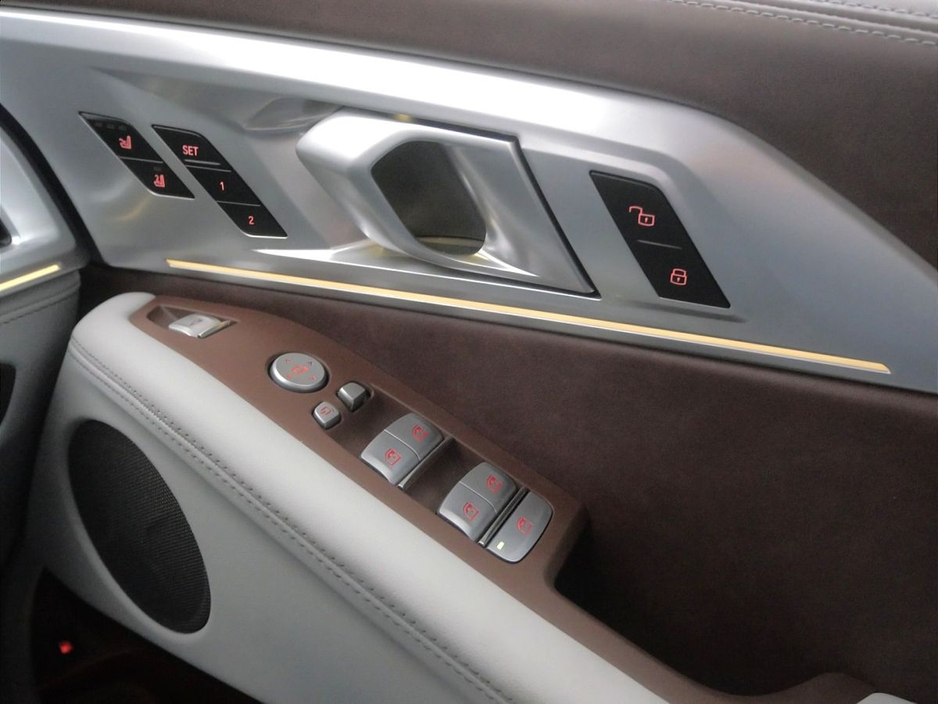 2025 BMW XM - image 21