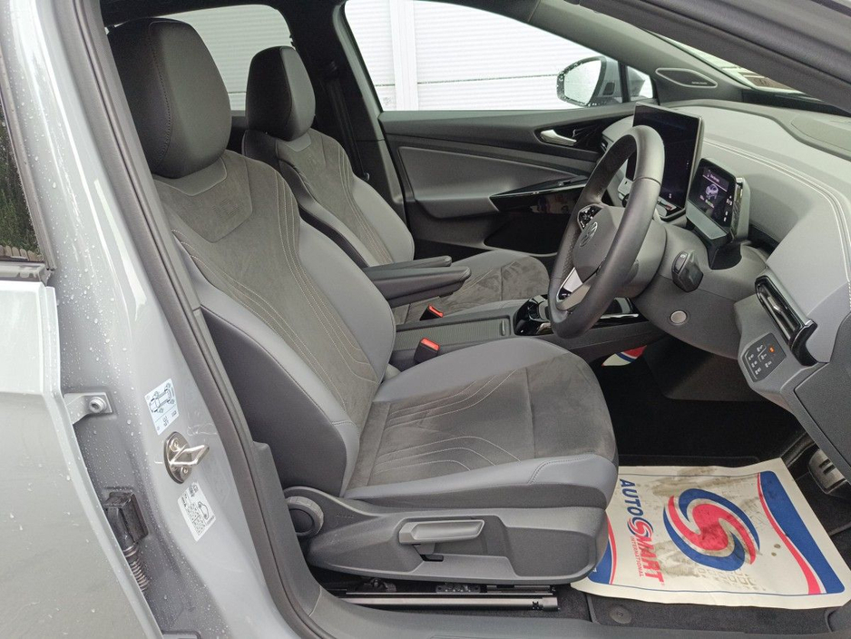 2025 Volkswagen ID.5 - image 12