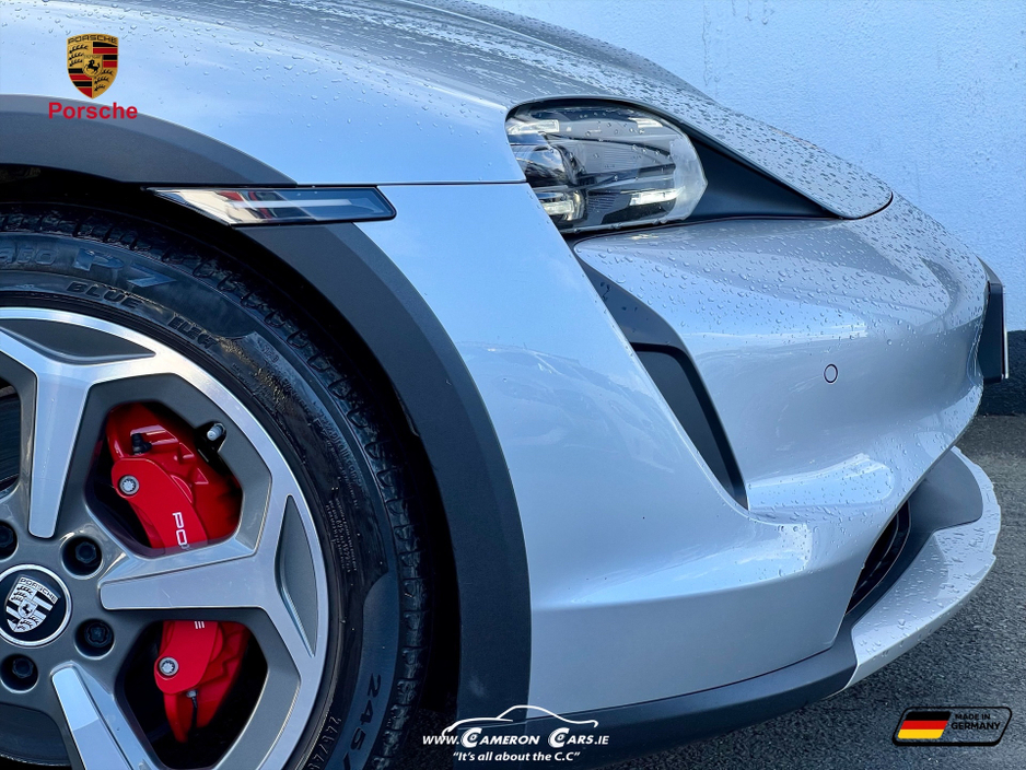 2022 Porsche Taycan - image 10