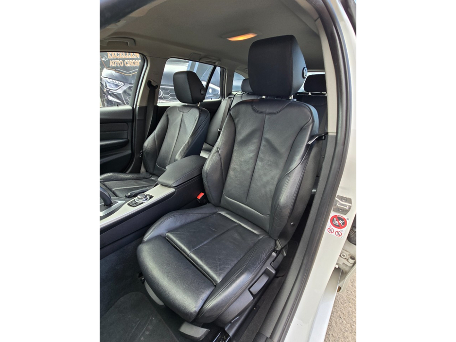 2017 BMW 3 Series - image 9